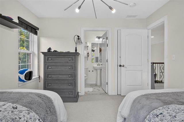 1465 Whispering Maples, Ann Arbor, MI 48108