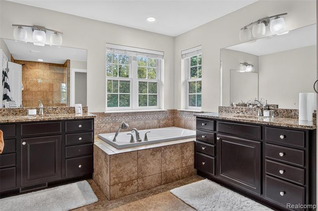1465 Whispering Maples, Ann Arbor, MI 48108