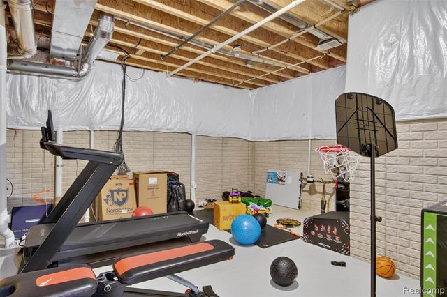 1465 Whispering Maples, Ann Arbor, MI 48108