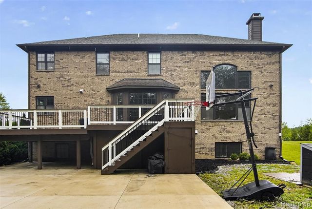 1465 Whispering Maples, Ann Arbor, MI 48108