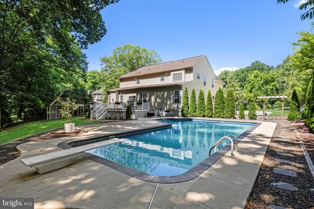 105 HICKORY CT, Mullica Hill, NJ 08062