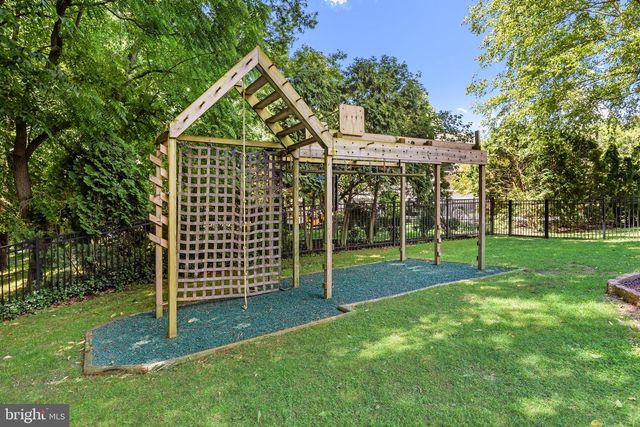 105 HICKORY CT, Mullica Hill, NJ 08062