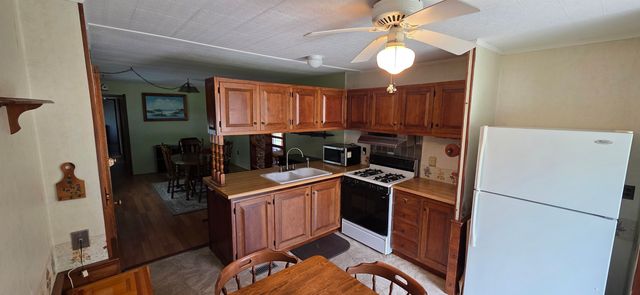 17 Mobile Coach Lane, Mont Vernon, NH 03057