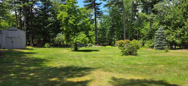 17 Mobile Coach Lane, Mont Vernon, NH 03057