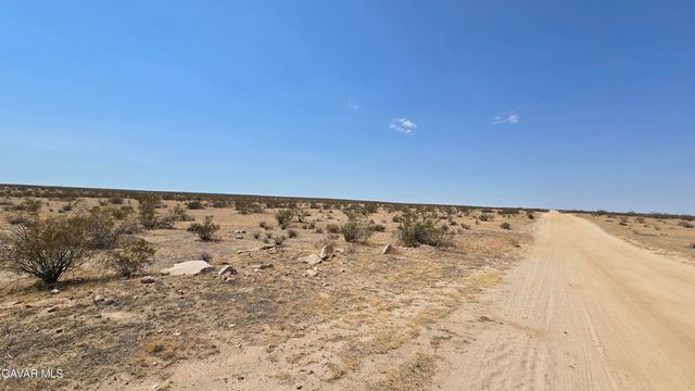 210 Ste Drt Vic Ave E4, Lancaster, CA 93535