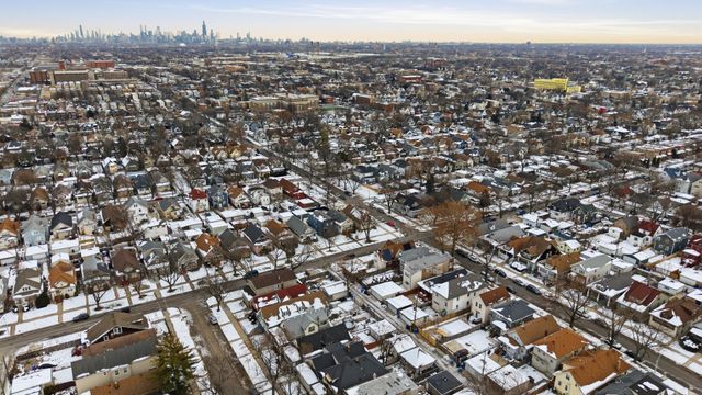 5416 W Thomas Street, Chicago, IL 60651