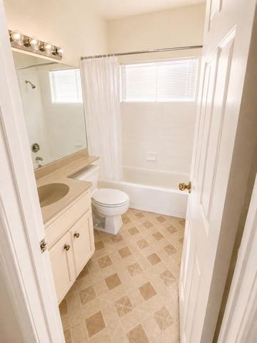706 W 22nd ST 205, Austin, TX 78705