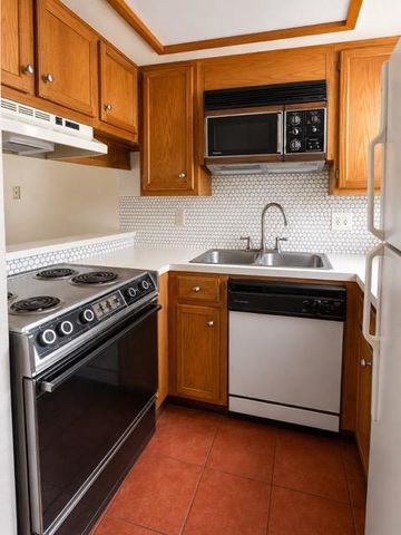 706 W 22nd ST 205, Austin, TX 78705