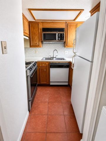 706 W 22nd ST 205, Austin, TX 78705