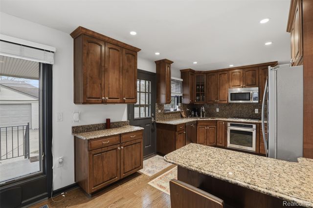 10814 Elgin Avenue, Huntington Woods, MI 48070