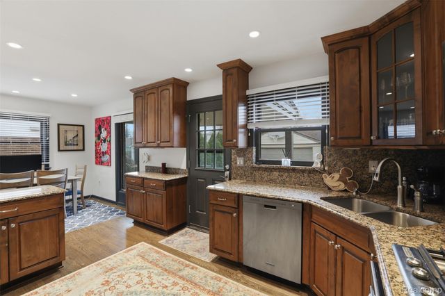 10814 Elgin Avenue, Huntington Woods, MI 48070