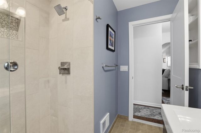 10814 Elgin Avenue, Huntington Woods, MI 48070