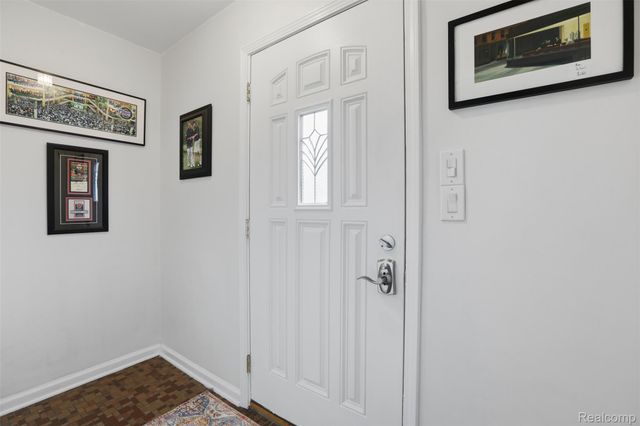 10814 Elgin Avenue, Huntington Woods, MI 48070