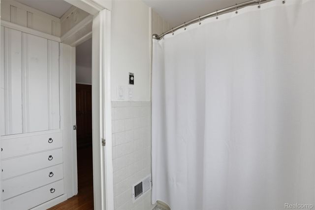 10814 Elgin Avenue, Huntington Woods, MI 48070