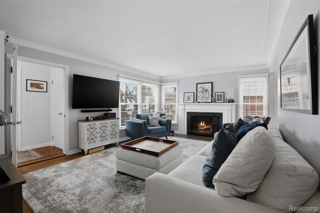 10814 Elgin Avenue, Huntington Woods, MI 48070