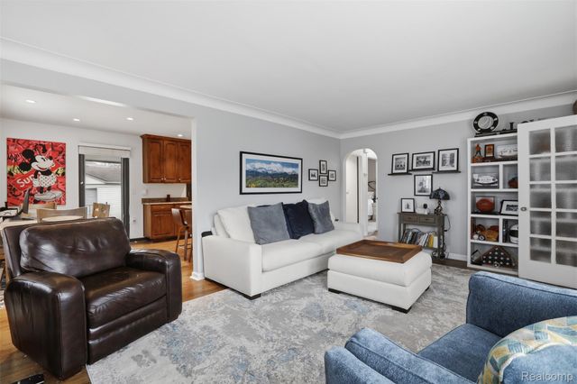 10814 Elgin Avenue, Huntington Woods, MI 48070