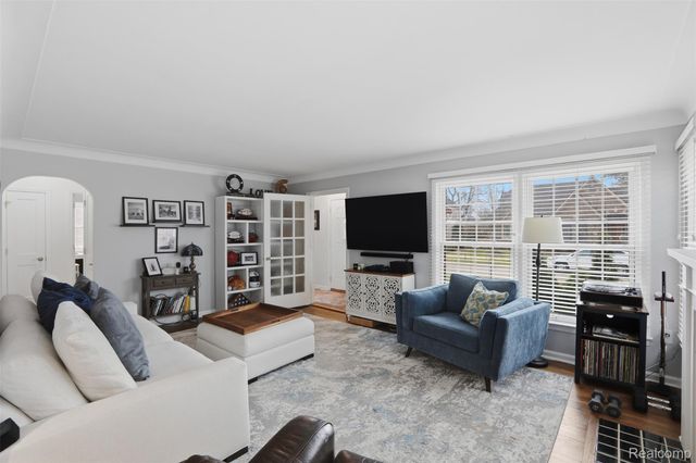 10814 Elgin Avenue, Huntington Woods, MI 48070