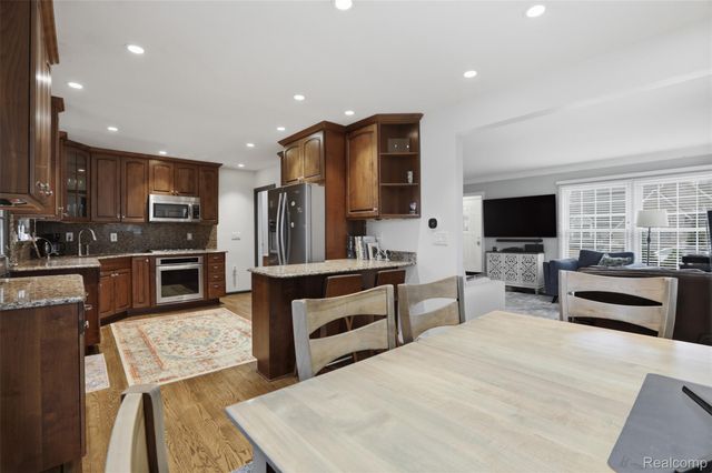 10814 Elgin Avenue, Huntington Woods, MI 48070