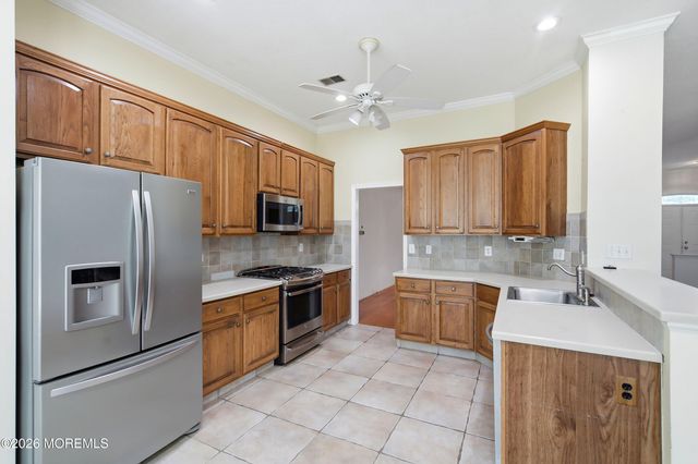 47 Greensprings Drive, Lakewood, NJ 08701