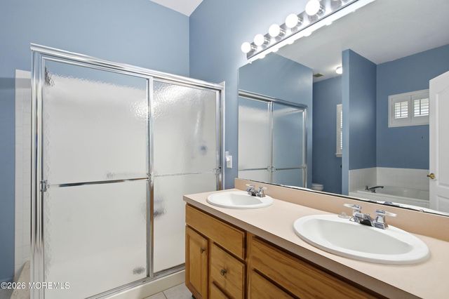 47 Greensprings Drive, Lakewood, NJ 08701