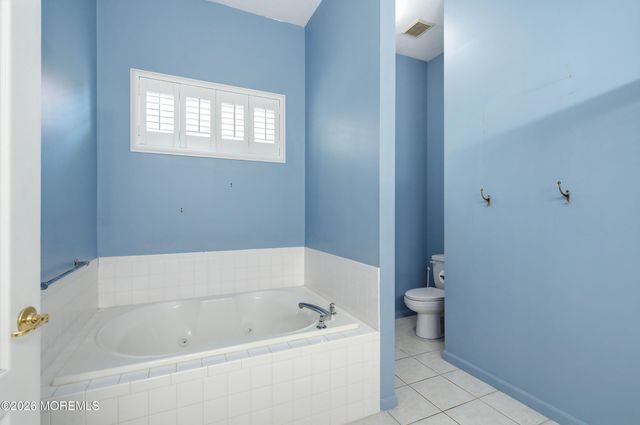 47 Greensprings Drive, Lakewood, NJ 08701