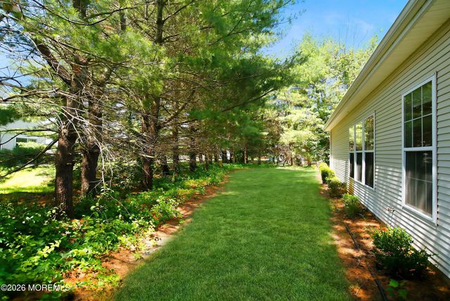 47 Greensprings Drive, Lakewood, NJ 08701