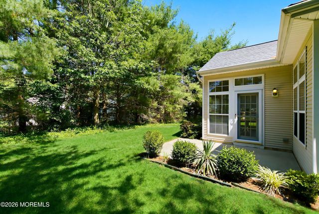 47 Greensprings Drive, Lakewood, NJ 08701