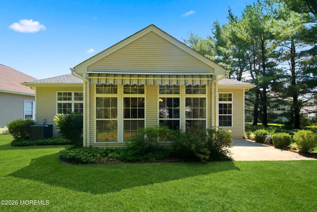 47 Greensprings Drive, Lakewood, NJ 08701