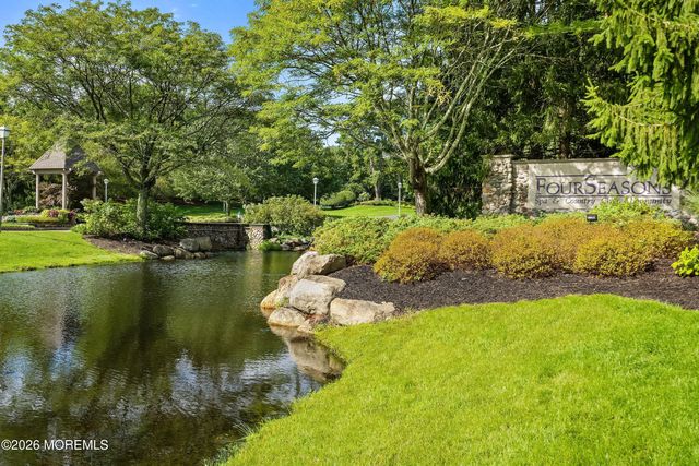 47 Greensprings Drive, Lakewood, NJ 08701