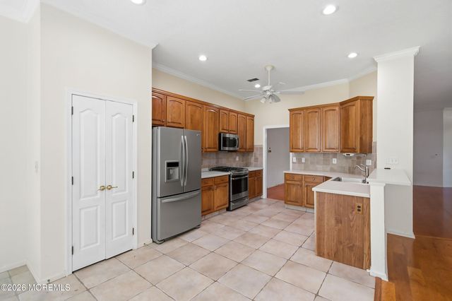47 Greensprings Drive, Lakewood, NJ 08701