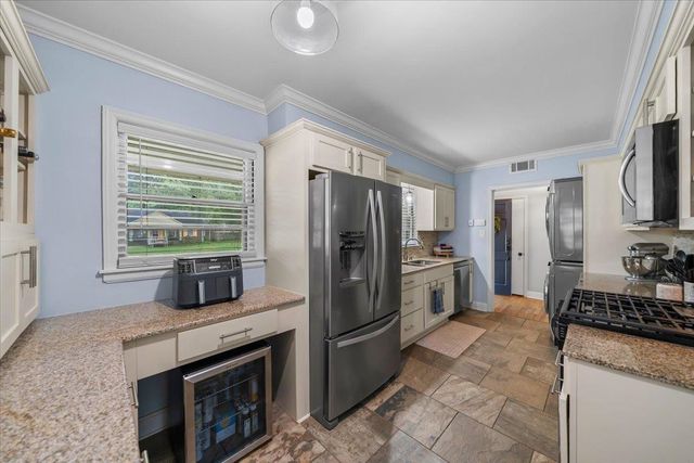 1127 PERKINS TER, Memphis, TN 38117