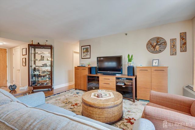 30 S Adelaide Avenue 2M, Highland Park, NJ 08904