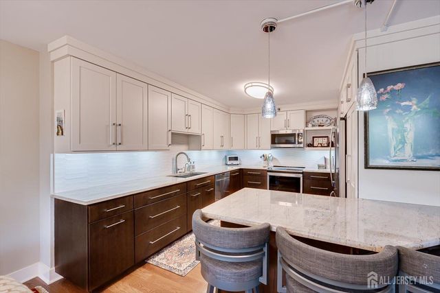 30 S Adelaide Avenue 2M, Highland Park, NJ 08904
