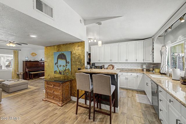 930 E DESERT Avenue, Apache Junction, AZ 85119