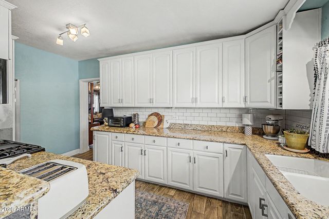 930 E DESERT Avenue, Apache Junction, AZ 85119