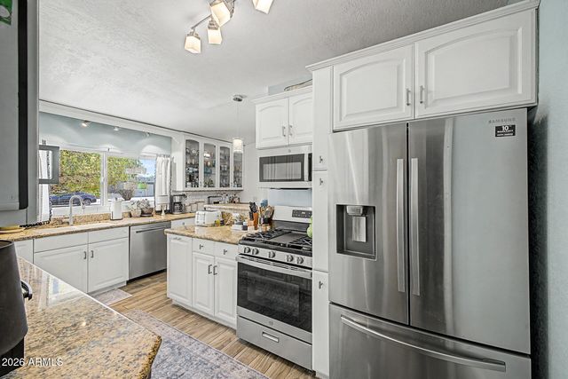 930 E DESERT Avenue, Apache Junction, AZ 85119