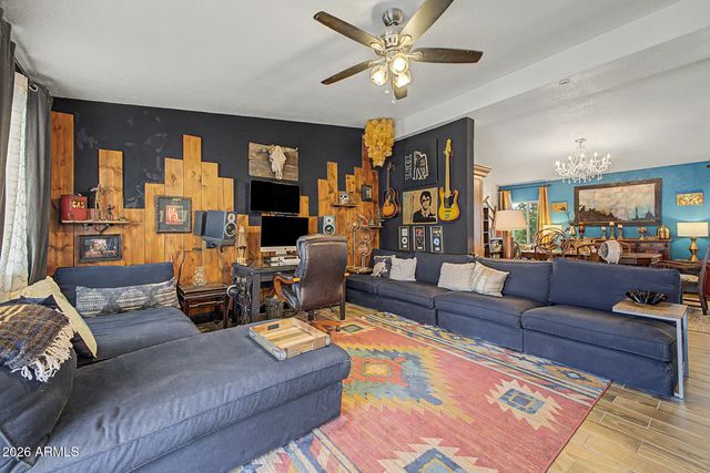 930 E DESERT Avenue, Apache Junction, AZ 85119
