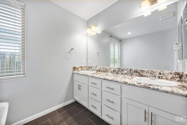 15309 Northampton Avenue, Bakersfield, CA 93314