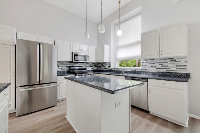 1451 Richmond Lane, Algonquin, IL 60102