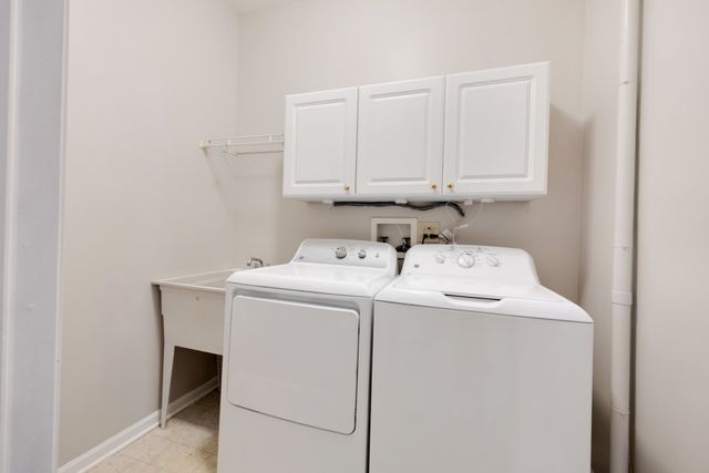 1451 Richmond Lane, Algonquin, IL 60102