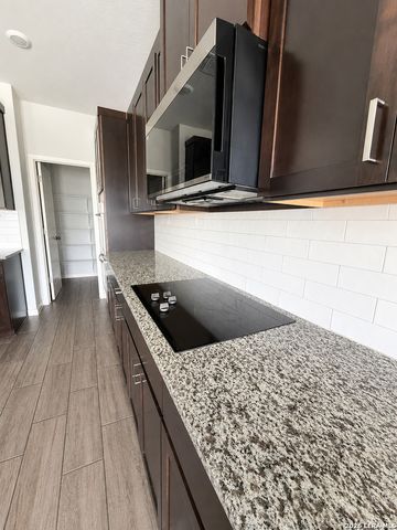 160 Sambar Main, Schertz, TX 78108