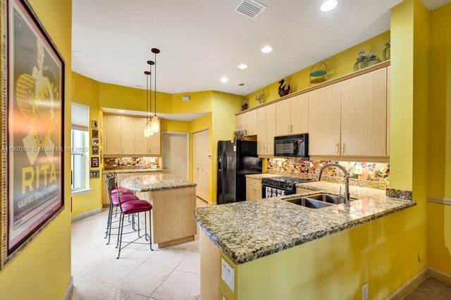 1385 Harbor Vw E, Hollywood, FL 33019