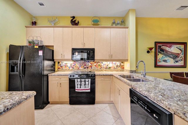 1385 Harbor Vw E, Hollywood, FL 33019