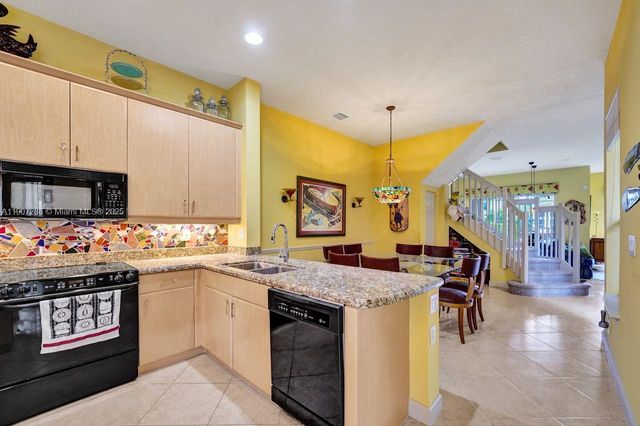 1385 Harbor Vw E, Hollywood, FL 33019