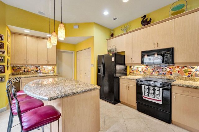 1385 Harbor Vw E, Hollywood, FL 33019