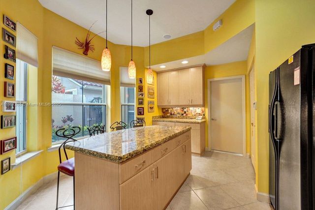 1385 Harbor Vw E, Hollywood, FL 33019