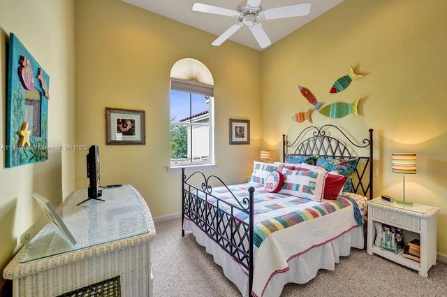 1385 Harbor Vw E, Hollywood, FL 33019