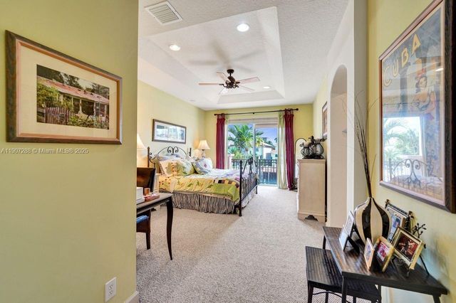 1385 Harbor Vw E, Hollywood, FL 33019