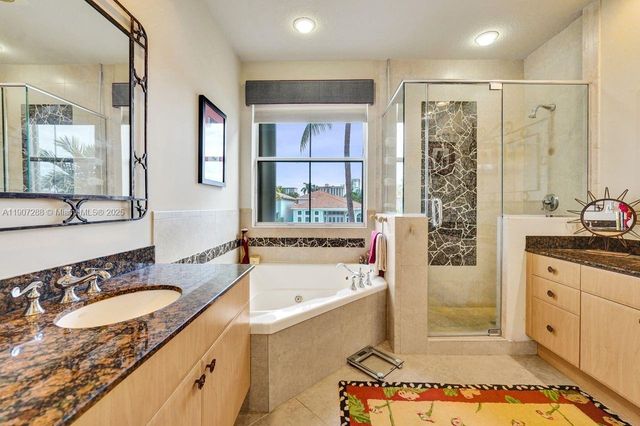 1385 Harbor Vw E, Hollywood, FL 33019