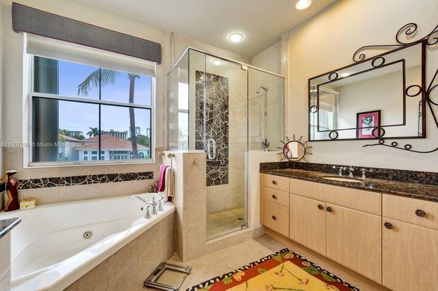 1385 Harbor Vw E, Hollywood, FL 33019